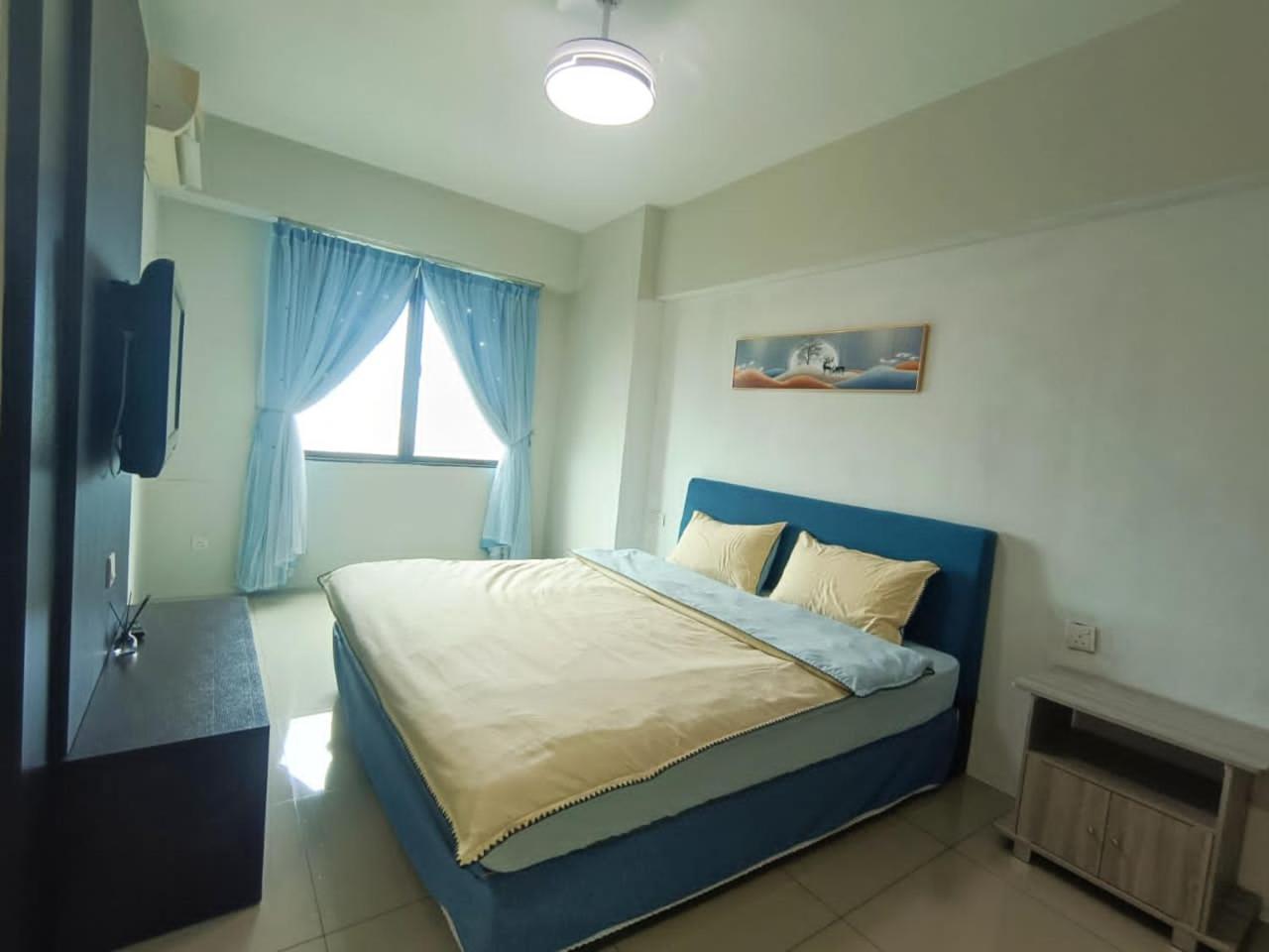 K. Riverfront Apartment *