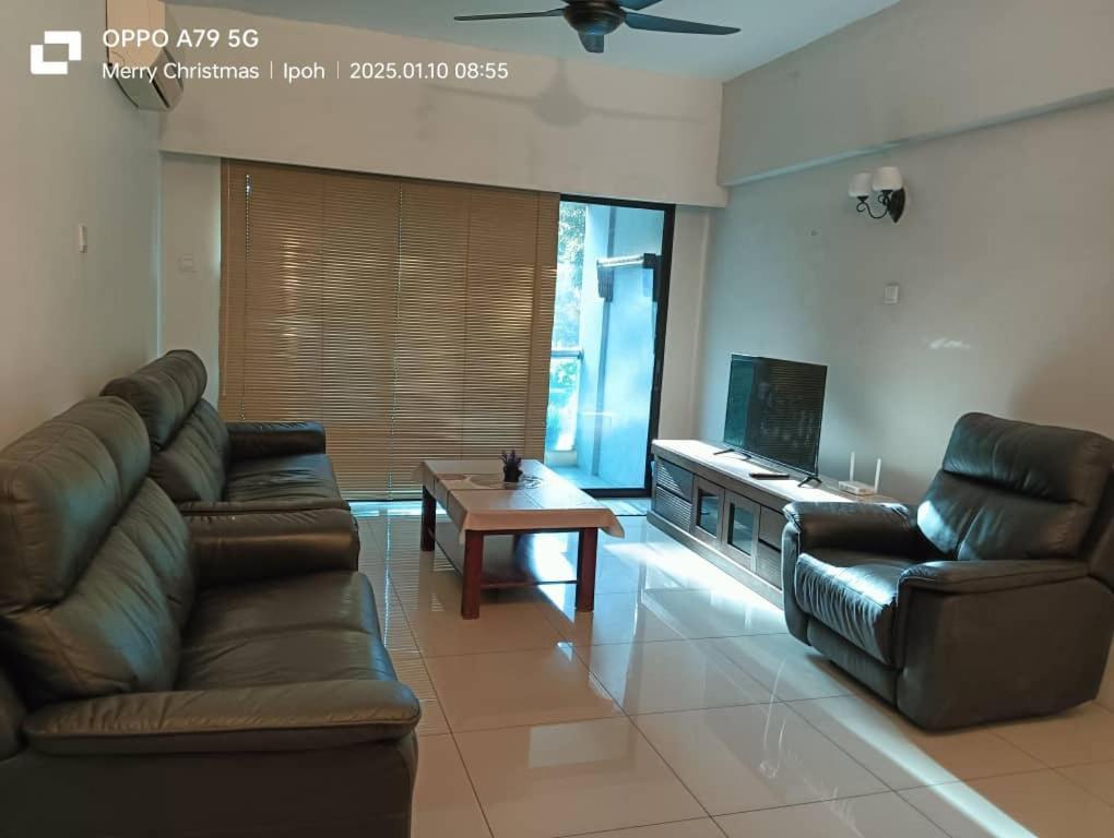 K. Riverfront Apartment *